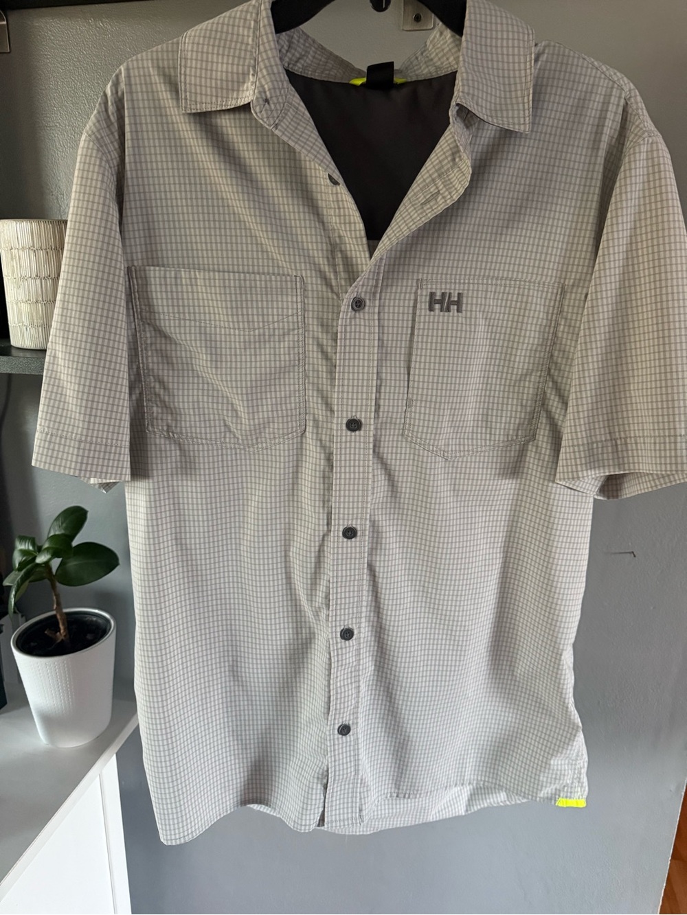 Helly Hansen Men’s Short-Sleeve Light Gray Checked Button-Down Shirt